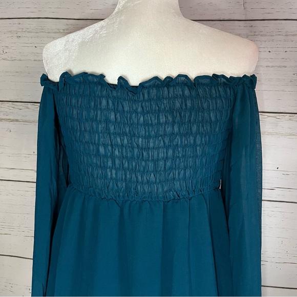 Off-shoulder dress - Picture 7 of 11